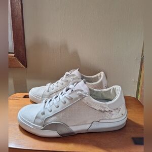 DOLCE VITA Zina Sneakers Snake Embossed Shoes Size 7.5